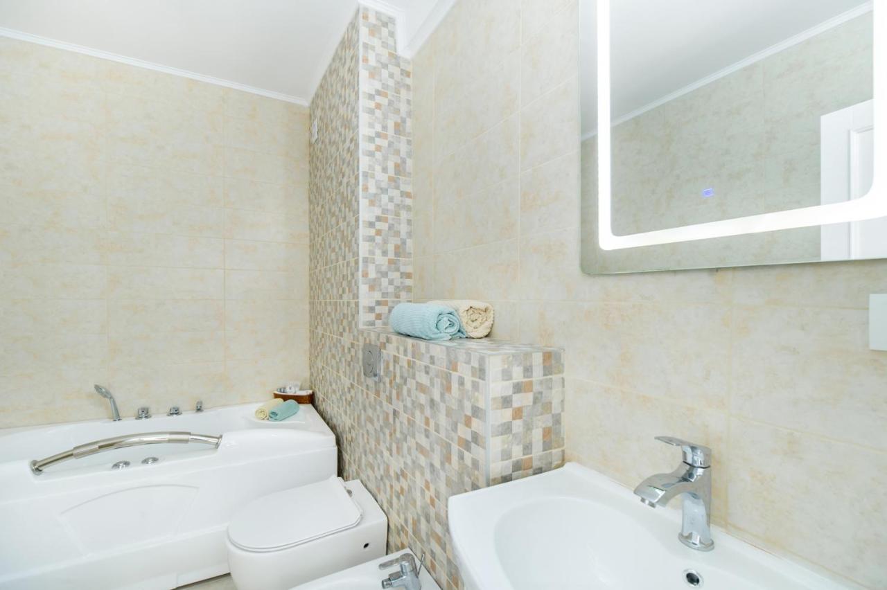 Mira Residence Apart & Penthouse Navodari Exterior photo